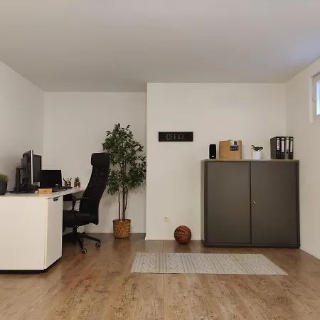House For Familiy, Friends And Business * Schwechat