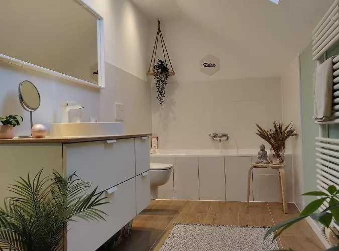 House For Family, Friends And Business 度假居 *